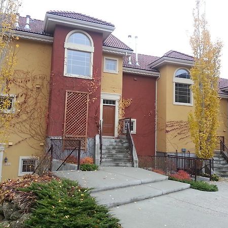 Bellasera Tuscan Villas By Associated Property Management Kelowna Bagian luar foto