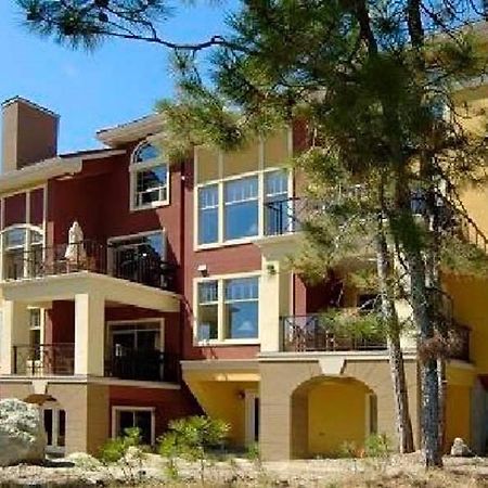 Bellasera Tuscan Villas By Associated Property Management Kelowna Bagian luar foto