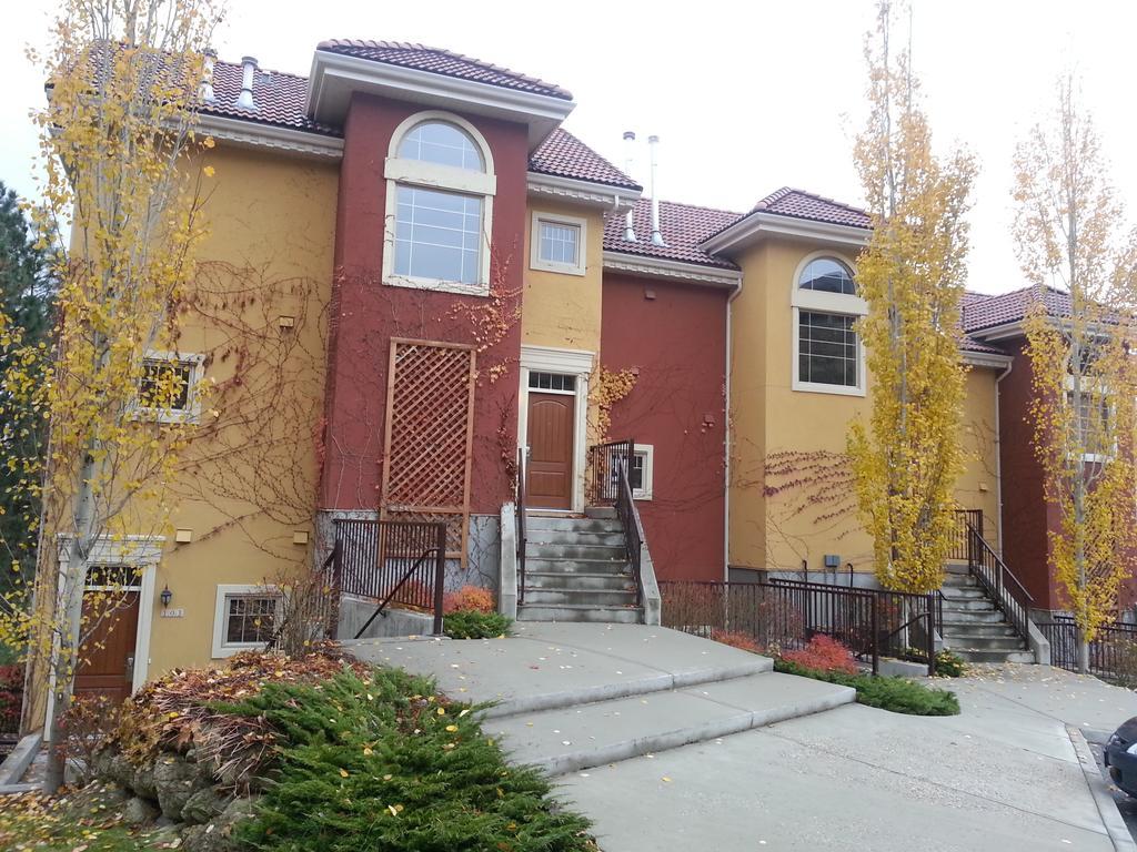 Bellasera Tuscan Villas By Associated Property Management Kelowna Bagian luar foto