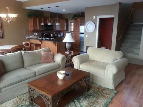 Bellasera Tuscan Villas By Associated Property Management Kelowna Bagian luar foto