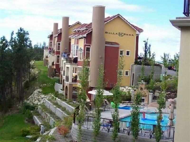 Bellasera Tuscan Villas By Associated Property Management Kelowna Bagian luar foto